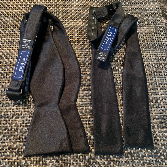 2 Tie Bar - Black Self Tie Bow Ties. Regular & Batwing - Picture 1 of 9